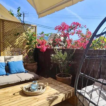 アパート Reginas Studios & Apts-Bougainvillea Studio Suite Fiscardo With Private Terrace フィスカルドン