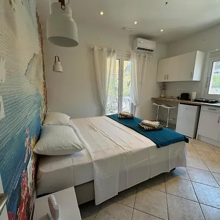 Apartment Reginas Studios & Apts-Bougainvillea Studio Suite Fiscardo With Private Terrace Fiskardo