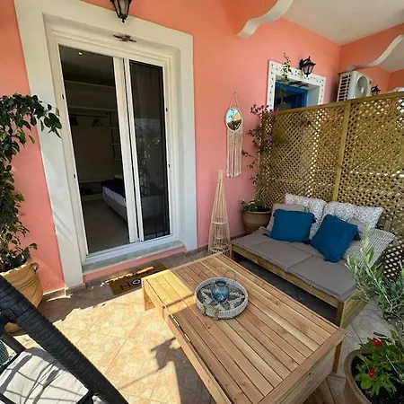 Apartment Reginas Studios & Apts-Bougainvillea Studio Suite Fiscardo With Private Terrace