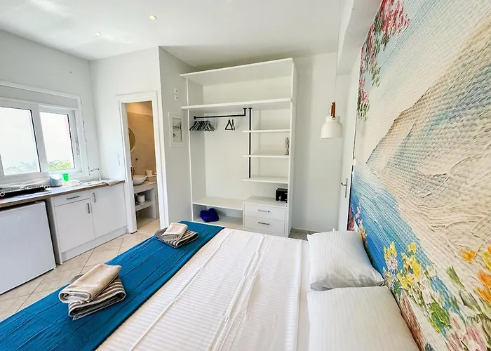 Reginas & Apts-bougainvillea Fiscardo With Private Terrace Apartment *