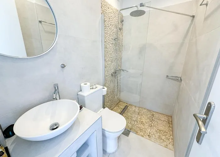Reginas & Apts-bougainvillea Fiscardo With Private Terrace Apartment *