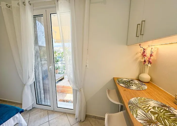 Apartment Reginas & Apts-bougainvillea Fiscardo With Private Terrace *